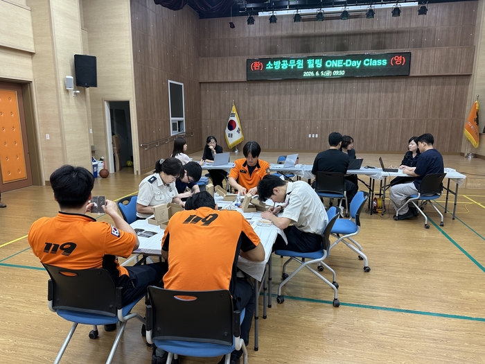 울산 북부소방서는 5일 북부소방서 1층 대강당에서 소방공무원의 심신 안정과 스트레스 해소를 위한 ‘소방공무원 힐링 원데이클래스’를 운영했다고 밝혔다. 북부소방서 제공