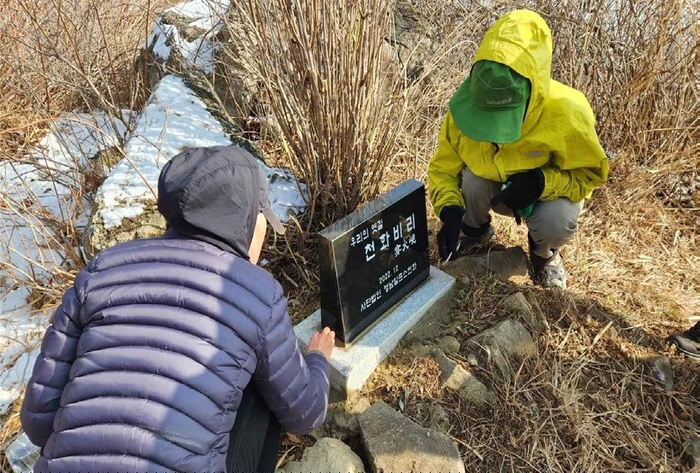 우리의 옛길 ‘천화비리’ 표지석 세우기. 배성동 제공