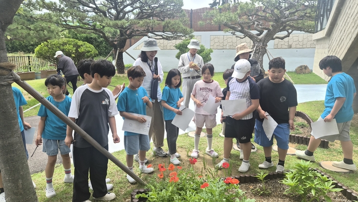 울산 동구 주전초등학교는 지난 4일  학생들이 마을에서 발견한 문제와 궁금증을 스스로 탐구할 수 있도록 ‘마을 상생 예스(YES) 사업(프로젝트)’을 운영했다. 울산교육청 제공