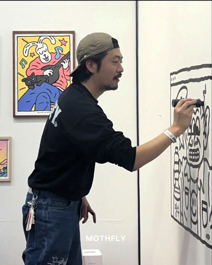 드로잉 중인 모스플라이. SNS 캡처