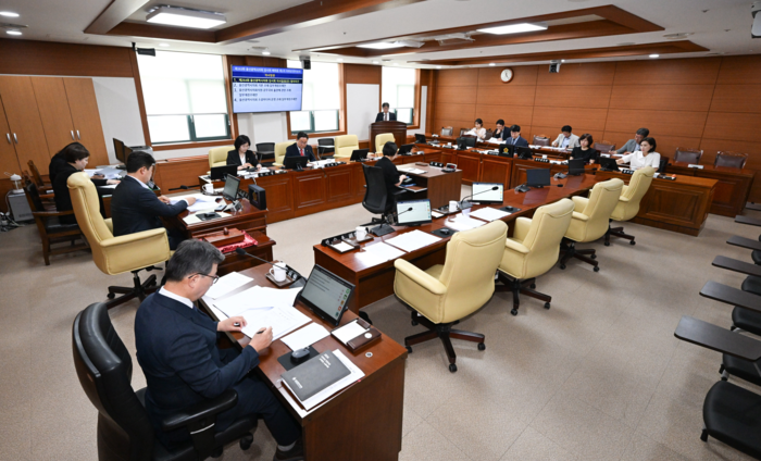 울산시의회운영위원회(위원장 공진혁)는 지난 5일 위원회를 열고 제264회 울산시의회 임시회 의사일정(안)협의의 건 등을 심사했다. 울산시의회 제공