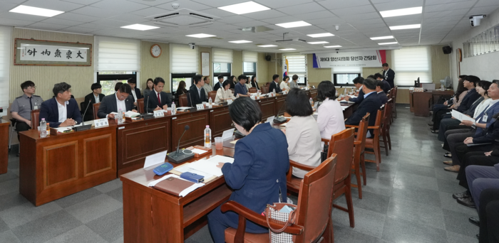 제9대 양산시의회 당선인들이 간담회를 개최하고 있다.