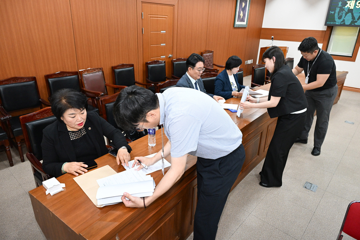 울산광역시의회는 지난 11일부터 12일까지 이틀간 의원등록을 한 결과 제9대 의원 당선인 22명(지역구 19명, 비례대표 3명)에 대한 등록절차를 모두 마쳤다고 밝혔다. 울산시의회 제공