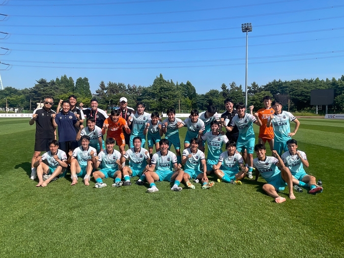 울산시민축구단은 지난 13일 시흥 정왕스타디움에서 열린 2026 K3·K4 챔피언십 8강전에서 시흥시민축구단을 1대0으로 제압하며 준결승 진출 티켓을 거머쥐었다. 울산시민축구단 제공