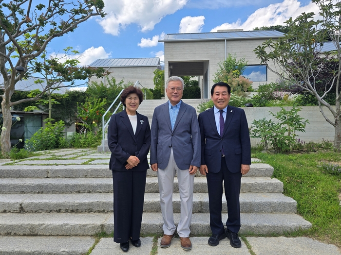 나동연 양산시장, 문재인 전 대통령 사저 예방.