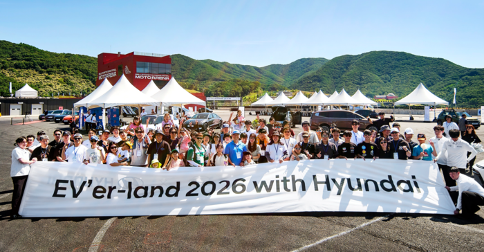 현대자동차가 지난 13일 충청북도 증평군 벨포레 모토아레나에서 국내 최대 규모의 전기차 동호회와 함께하는 오프라인 전기차 체험 행사 <EV’er-land 2026>을 개최했다.
