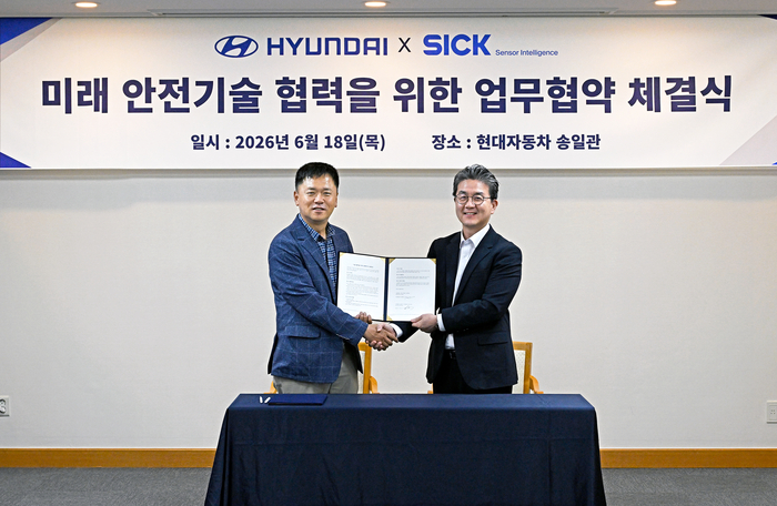 현대차는 18일 울산공장에서 현대차 안전환경관리사업부장 정상익 상무, 씨크코리아 문성식 대표이사 등이 참석한 가운데 씨크코리아와 ‘미래 안전기술 개발 협력 업무협약식’을 진행했다.