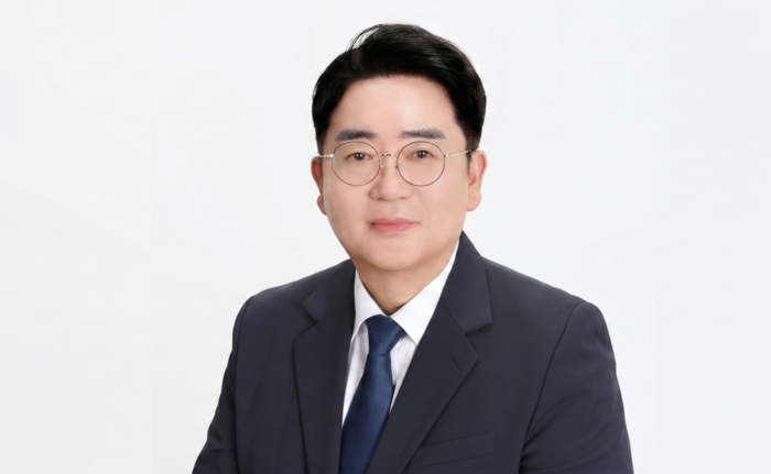 울산시의회에 입성할 더불어민주당 이주언 당선인은 초선의원이자 전반기 민주당 원내 대표의원으로 선출되며 무거운 책임감을 안고 임기를 시작하게 됐다.