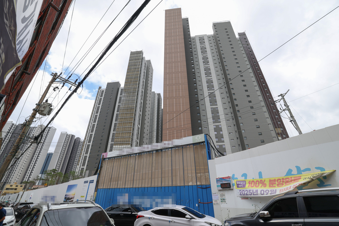 3개월째 공사가 중단된 울산 중구의 한 신축 아파트 공사 현장. 이수화 기자