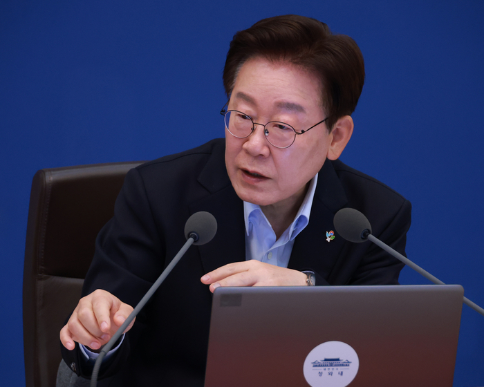 이재명 대통령이 23일 청와대에서 열린 국무회의 겸 비상경제점검회의에서 발언하고 있다. 연합뉴스