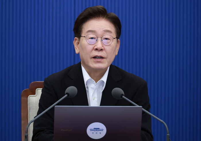 이재명 대통령이 25일 청와대에서 열린 수석보좌관회의에서 발언하고 있다. 연합뉴스