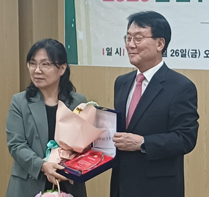 이미숙 시인이 2026년 제10회 울산 남구문학상을 수상했다.  울산남구문학회 제공