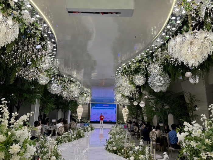 울산시는 지난 26일 울산시티컨벤션에서 미혼 직장인들을 대상으로 미혼남녀 만남 행사인 ‘U:ON 로맨틱데이’를 열고 1대1 대화 및 선상 데이트를 진행했다. 울산시 제공