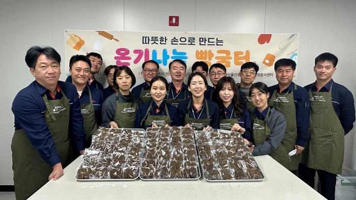 SK이노베이션 울산Complex(총괄부사장 홍광표) 구성원들이 지역 내 복지우선대상 학생들을 위한 제빵 봉사활동에 나섰다. SK이노베이션 제공