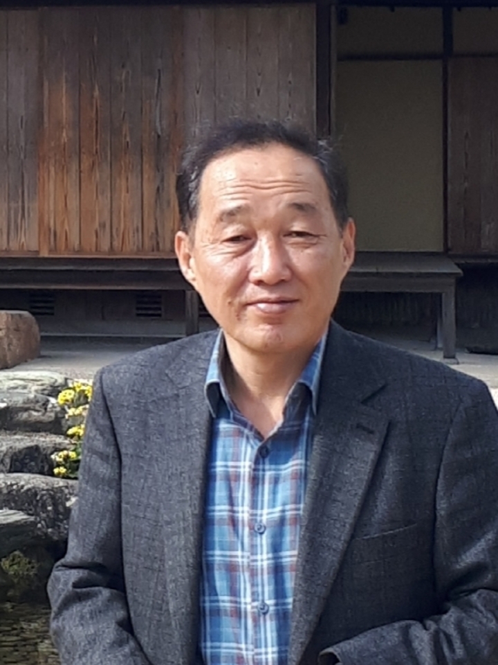 강동수 작가
