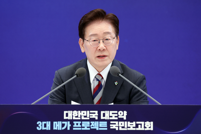 이재명 대통령이 29일 청와대에서 열린 3대 메가프로젝트 국민보고회에서 발언하고 있다. 연합뉴스