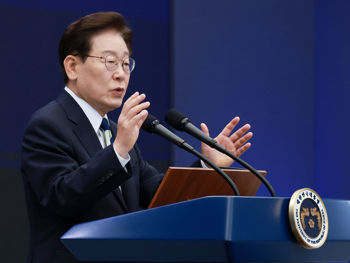 이재명 대통령이 30일 광주 김대중컨벤션센터에서 열린 서남권 첨단산업 발전비전 국민보고회에서 축사하고 있다. 연합뉴스