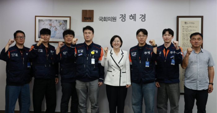 고려아연 노조 이은선 위원장과 강윤규 부위원장, 전형렬 사무국장 등 집행부는 지난 1일 진보당 정혜경 국회의원실을 방문해 정혜경 국회의원과 조용한 보좌관, 윤장혁 울산시당 부위원장과  ‘MBK의 고려아연 적대적 인수 시도’ 현황을 공유하는 등 간담회를 가졌다. 고려아연 노조 제공