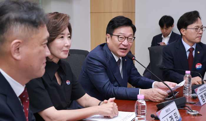 국민의힘 정점식 원내대표가 2일 국회 의원회관에서 같은 당 나경원·김태규·윤용근 의원이 연 ‘선거관리위원회 신뢰 회복을 위한 정책토론회’에 참석해 인사말하고 있다. 연합뉴스