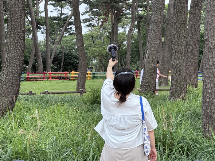 울산 동구는 코리아둘레길 사업의 일환으로 4일 해파랑길 사운드워킹 여름 특화 프로그램을 첫 운영하고, 앞으로 7~8월 매주 토요일 저녁 6시 정기 운영에 들어간다고 밝혔다. 동구 제공