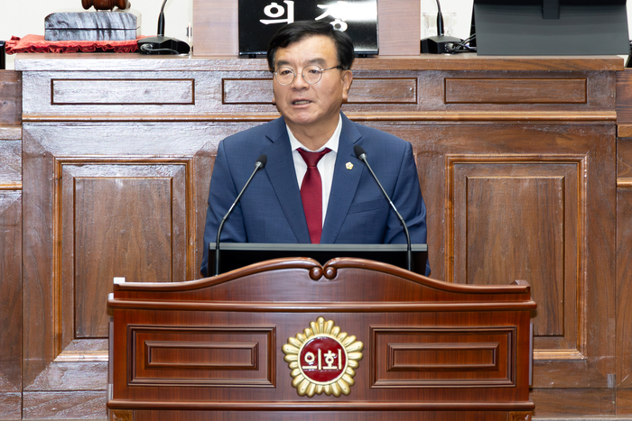 제9대 울산시의회 전반기 제1 부의장으로 선출된 홍성우 의원이 6일 울산시의회 본회의장에서 열린 제265회 임시회 제1차 본회의에서 당선소감을 밝히고 있다. 최지원 기자