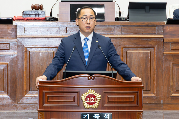 제9대 울산시의회 전반기 제2부의장으로 선출된 손근호 의원이 6일 울산시의회 본회의장에서 열린 제265회 임시회 제1차 본회의에서 당선소감을 밝히고 있다. 최지원 기자