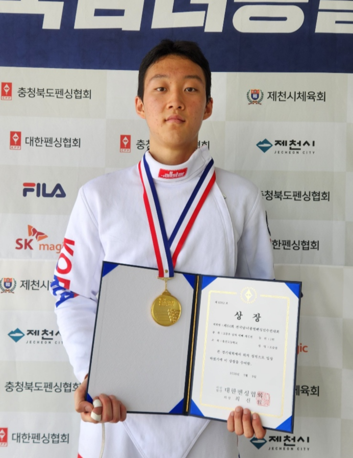 울산고 펜싱부 3학년 오승결 선수가 ‘제64회 전국 남녀 종별 펜싱선수권대회’ 남자 에페 개인전에서 우승을 차지했다. 울산교육청 제공