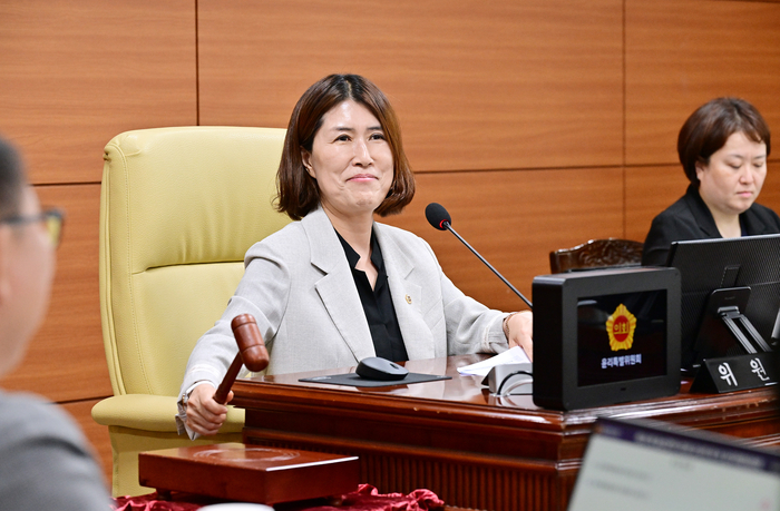 울산시의회가 윤리특별위원회와 예산결산특별위원회 구성을 마무리하고 제9대 특별위원회 활동에 본격 착수했다. 사진은 허희정 윤리특위 위원장. 시의회 제공