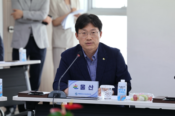 지난 10일 세종시 사무국에서 열린 지방교육재정교부금 수호를 위한 시도교육감 긴급회의에서 조용식 울산시교육감이 발언을 하고 있다.