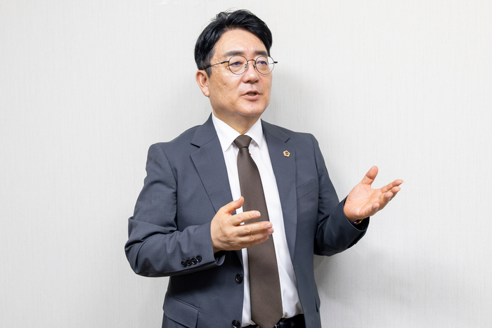 이주언 울산시의회 더불어민주당 대표의원이 본지와의 인터뷰에서 의정 운영 방향과 포부 등에 대해 밝히고 있다. 최지원 기자