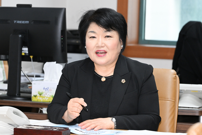 제9대 울산시의회 전반기 교육위원회의 지휘봉을 잡은 강혜순 위원장은 정책과 교실 현장 사이의 간극을 줄이는 것을 최우선 과제로 내걸었다. 울산시의회 제공
