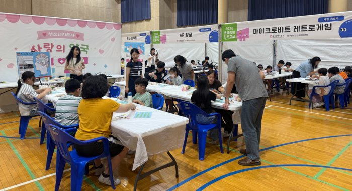 울산 동구는 동구혁신교육지구 사업의 일환으로 7월부터 11월까지 관내 초등학교 5개교 학생 857명을 대상으로 ‘2026년 내일의 나를 발견하는 초등창의진로 교실’을 운영한다고 22일 밝혔다. 동구 제공