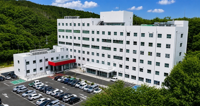 울주군이 군립 의료기관인 울주병원의 의료기관 개설 허가를 마치고 다음 달 개원을 앞둔 가운데, 인공신장실을 포함한 공공의료 서비스를 본격 제공한다. 사진은 울주군립 의료기관 ‘울주병원’ 전경. 울산매일 포토뱅크