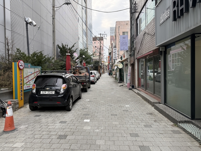 울산 중구가 적극행정의 일환으로 감사원 사전컨설팅 제도를 활용해 ‘젊음의1거리 상권 활성화 사업’ 추진에 나섰다. 젊음의1거리 전경. 중구 제공