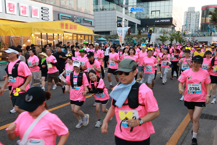 2026 울산 조선해양축제가 24일부터 26일까지 일산해수욕장 일대에서 지역 주민과 관광객 등 18만 5천여 명이 참여한 가운데 성황리에 열렸다. 동구 제공