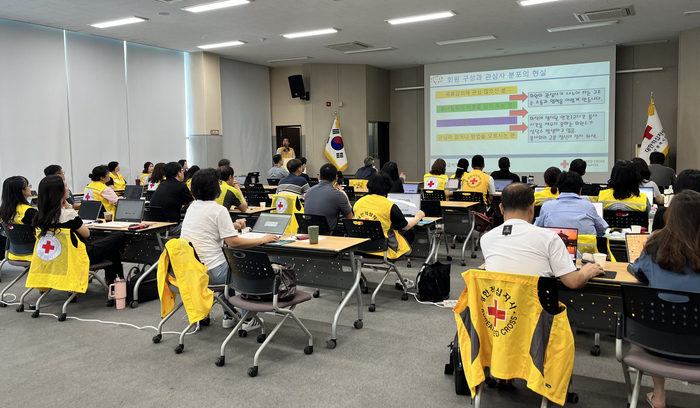 대한적십자사 울산광역시지사(회장 김청옥)는 지난 25일 응급처치 강사의 전문성과 교육 역량을 강화하기 위한 ‘응급처치 강사 역량강화교육’을 실시했다. 울산적십자 제공