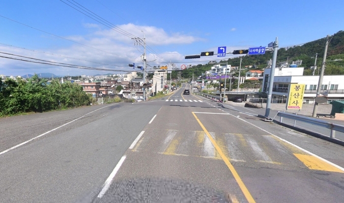 울산 울주군 서생면 나사리 82-2번지 일원에 ‘나사마을 교차로 개선 사업’을 추진한다. 네이버 로드뷰 캡처.