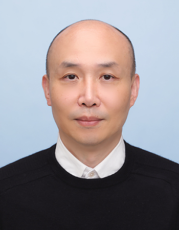 울산대학교 스마트도시융합대학 디자인융합학부 이충호 교수가 미국 ‘그라피스 포스터 어워드 2027(Graphis Poster Awards 2027)’에서 은상(Silver Award)을 수상했다.
