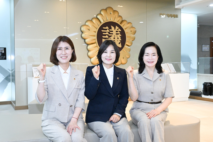 울산시의회 비례대표 3명. 왼쪽부터 허희정(더불어민주당), 정나윤(국민의힘), 권영해(국민의힘) 의원. 울산시의회 제공