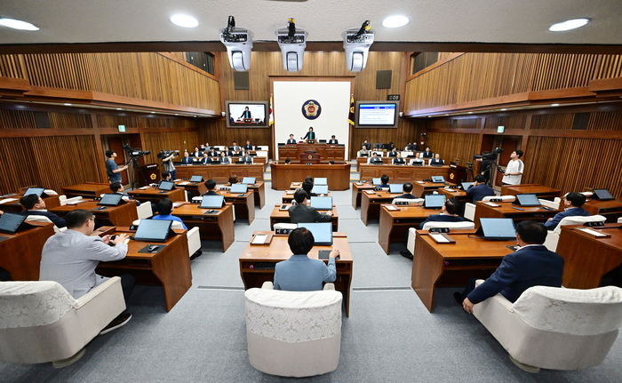 울산시의회는 4일 제266회 임시회 본회의를 열고 조례안 3건을 통과시켰다. 울산시의회 제공