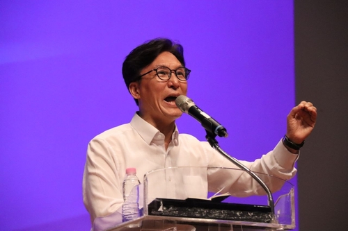 더불어민주당 당 대표 선거에 출마한 김민석 전 총리가 6일 전남광주 순천대에서 열린 핵심활동가 강연회에서 연설하고 있다. 김민석 후보 제공