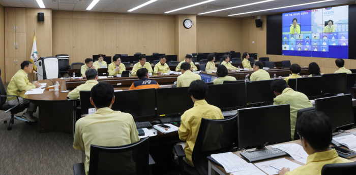 김상욱 울산시장은 6일 이재명 대통령 주재 ‘폭염·가뭄 대처상황 점검회의’에 참석해 울산 회야댐 수문 설치를 건의하고 이어진 구군과의 회의에서 폭염·가뭄 대응 상황을 점검했다. 울산시 제공