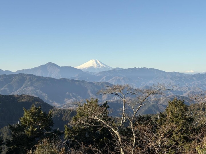 도코근처 타가오산(高尾山)바라본 후지산 정상. 필자 제공 사진