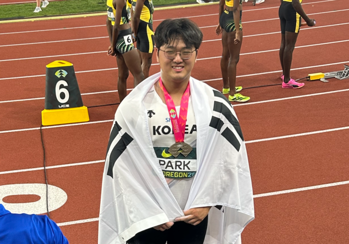 박시훈은 지난 6일(한국시간) 미국 오리건주 유진에서 열린 2026 세계 U20 육상선수권대회 남자 포환던지기(6kg) 결선에서 20.31m를 던져 은메달을 목에 걸었다. 이 대회에서 한국 선수가 메달을 딴 건  2014년 높이뛰기 우상혁 이후 12년 만이다. 시체육회 제공