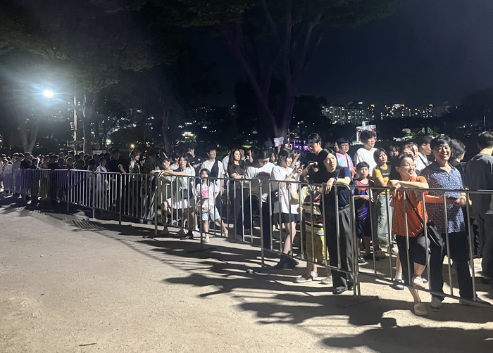 울산연극협회는 이번주 대숲납량축제를 앞두고 울산시 국가정원과와 폭염 관련 대책회의를 여러 차례 진행했으며, 현장 티켓 구매 시간을 늦추고 구매자들에게 사전에 줄을 서지 말 것을 SNS 등을 통해 안내하고 있다. 울산연극협회 제공