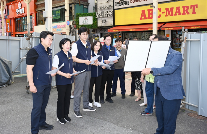 울산중구의회가 가뭄 장기화로 인한 물 부족 사태를 감안해 주말에 예정된 워터버블페스티벌의 축소 개최를 전격 건의하고 나섰다. 중구의회 제공