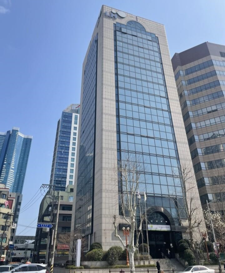 부산 동구 초량동 LH 부산울산지역본부 사옥 전경. LH 부산울산지역본부 제공