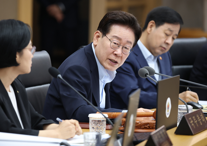 이재명 대통령이 11일 정부세종청사에서 열린 국무회의에서 발언하고 있다. 연합뉴스