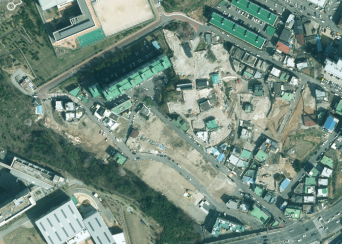 지도 앱으로 본 울산 중구 복산동 675번지 일원. 철거공사가 완료되지 않은 채 사업이 지연되면서 사업부지 위로 여전히 철거되지 않은 건물이 남아 있다. 네이버 지도 캡쳐