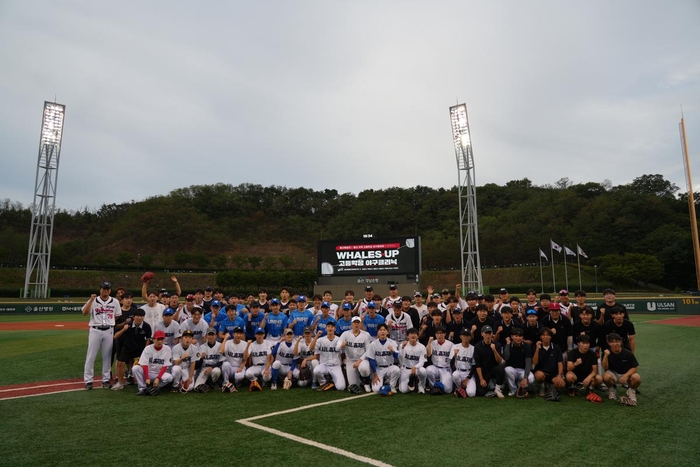 울산웨일즈는 지난 14일 오후 6시 30분 달천고, 마이스터고, 남창고, 신정고, 언양고, 학성고 등 울산 지역 6개 고등학교 야구 동아리 학생 65명을 대상으로 ‘WHALES UP 야구클리닉’을 진행했다. 울산웨일즈 제공